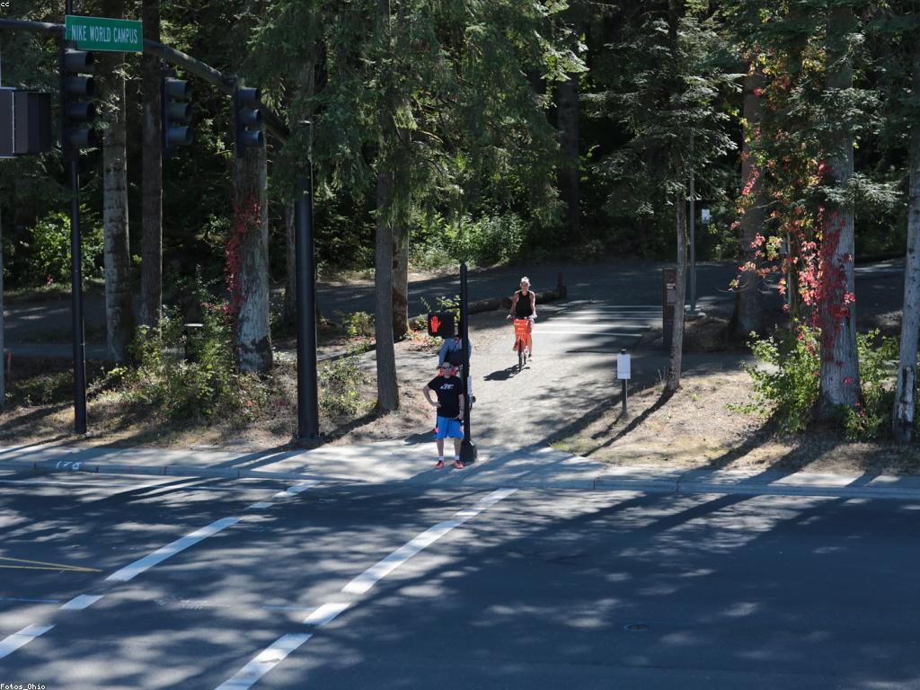 យុទ្ធសាស្ត្រការប្រកួតនិងការផ្តល់ជូនដើម្បីទាក់ទាញអតិថិជន